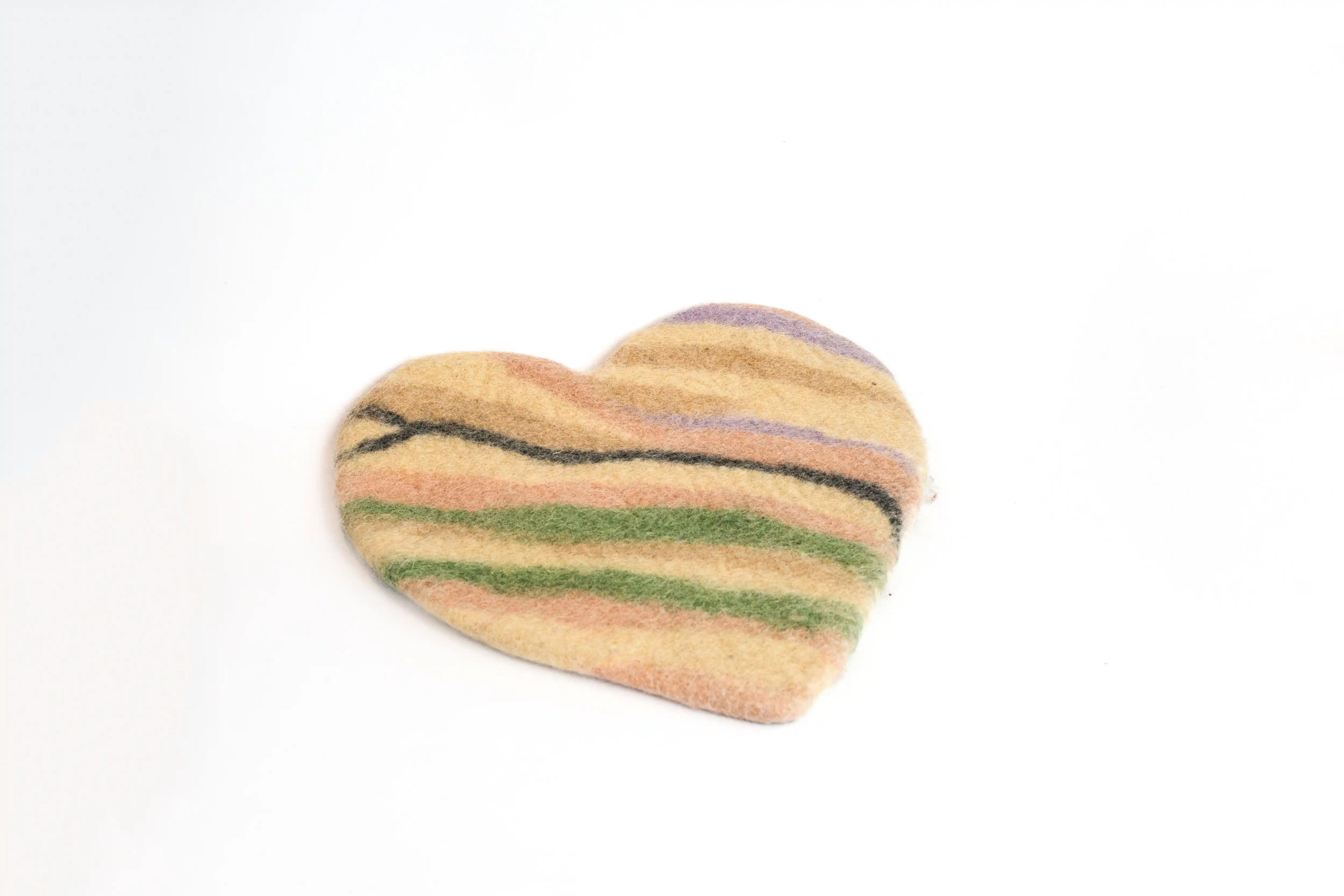 felt heart shape rug