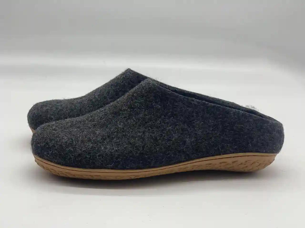 graphite slipper